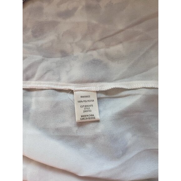 Max Studio Dress Size L Floral Smocked Waist White with Blue Print V-Neck NWT - Picture 7 of 8